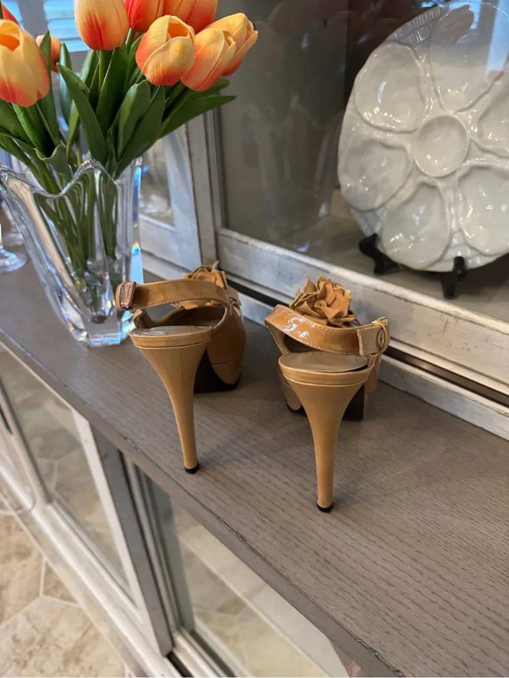 Stuart Weitzman Women's Tan Floral Slingback Peep-Toe Heels